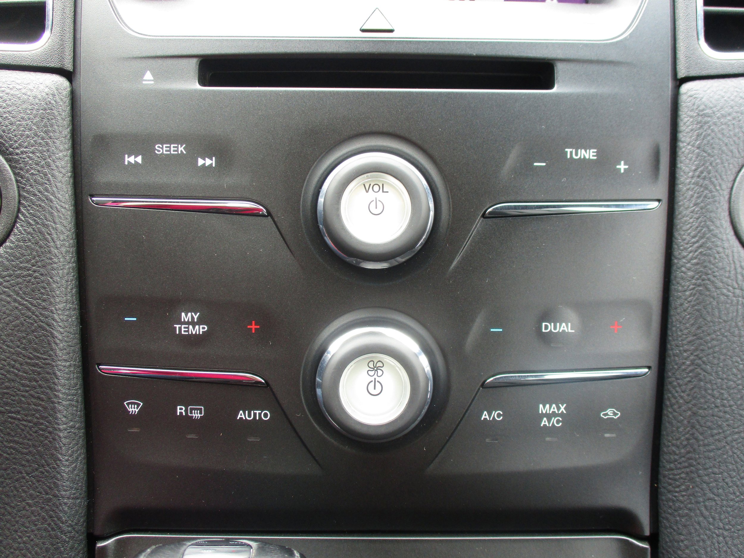 Used 2016 Ford Taurus SEL w/ Equipment Group 201A FWD image 26