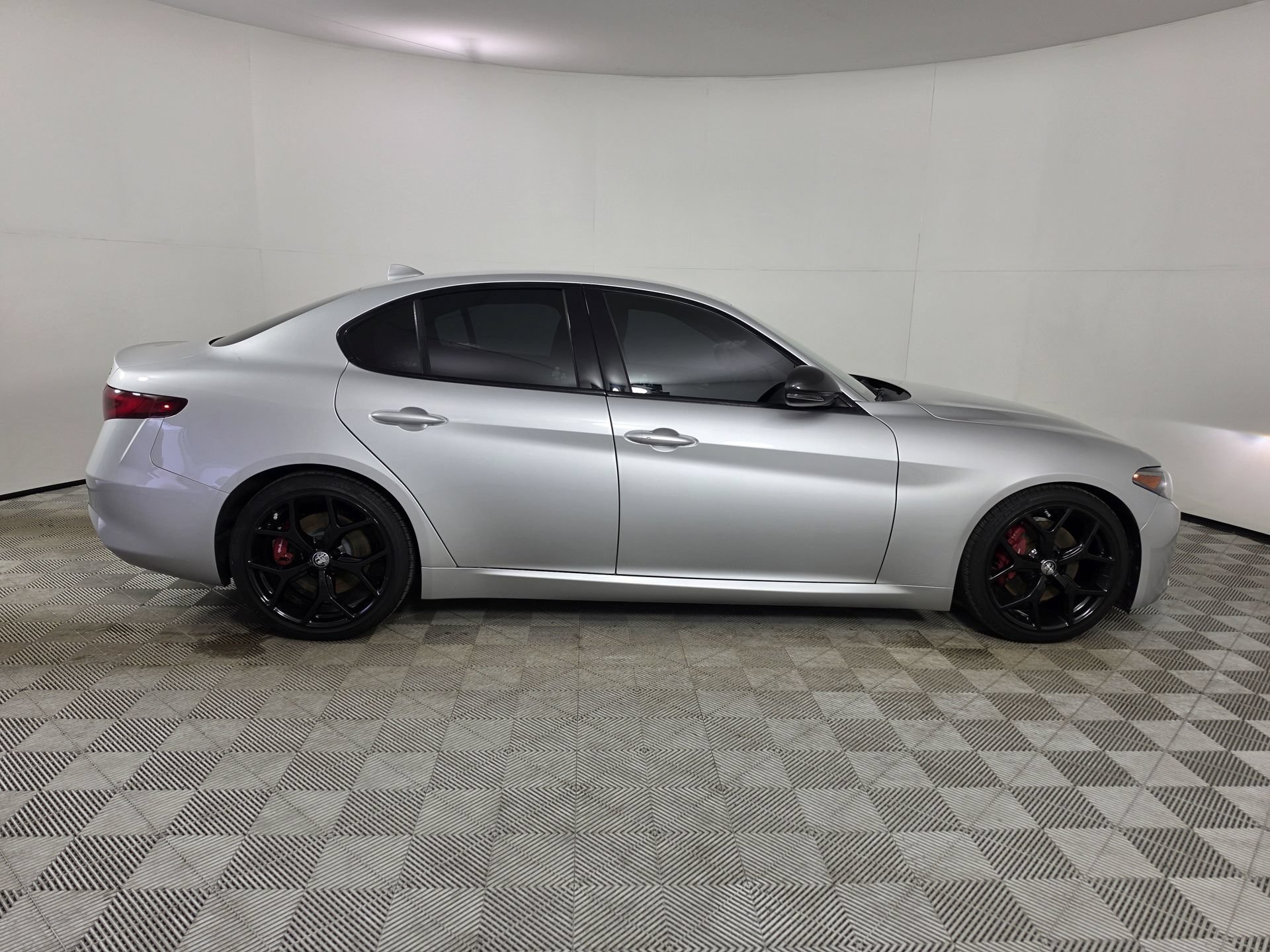 Used 2020 Alfa Romeo Giulia Ti w/ Nero Edizione RWD image 8