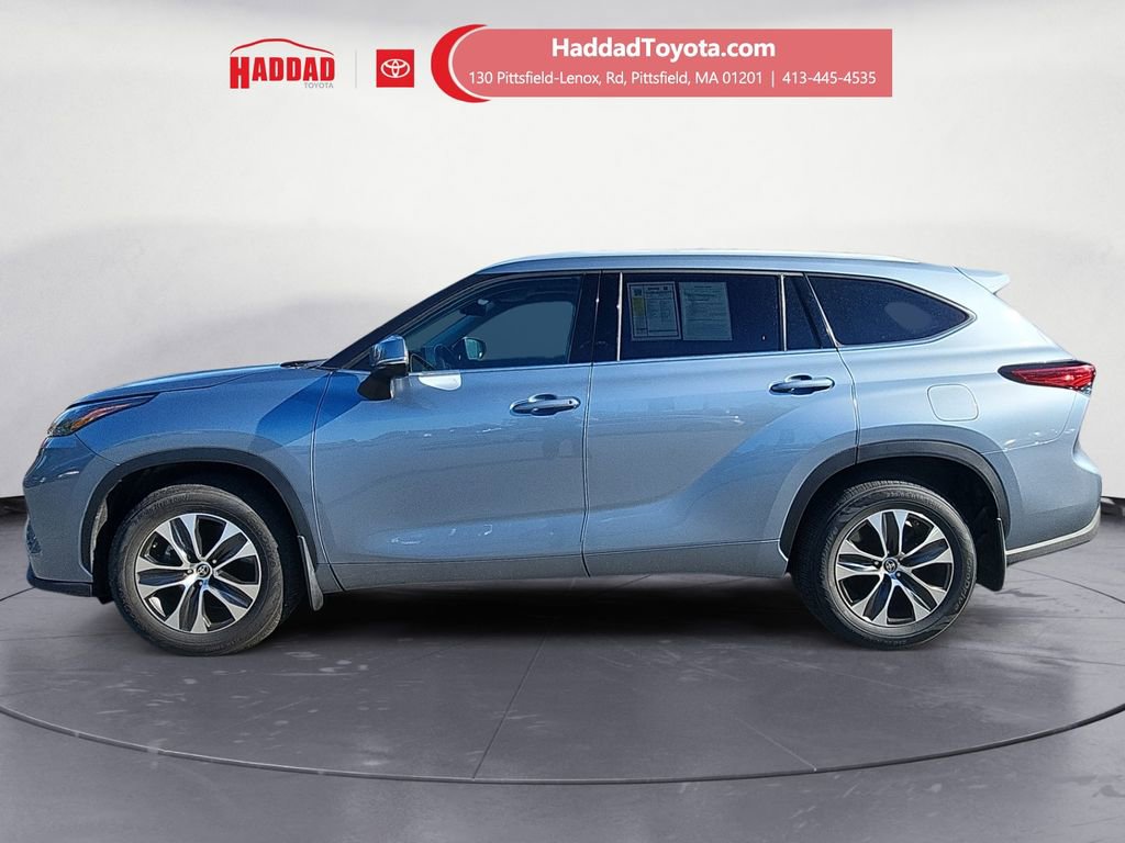Used 2022 Toyota Highlander XLE image 2