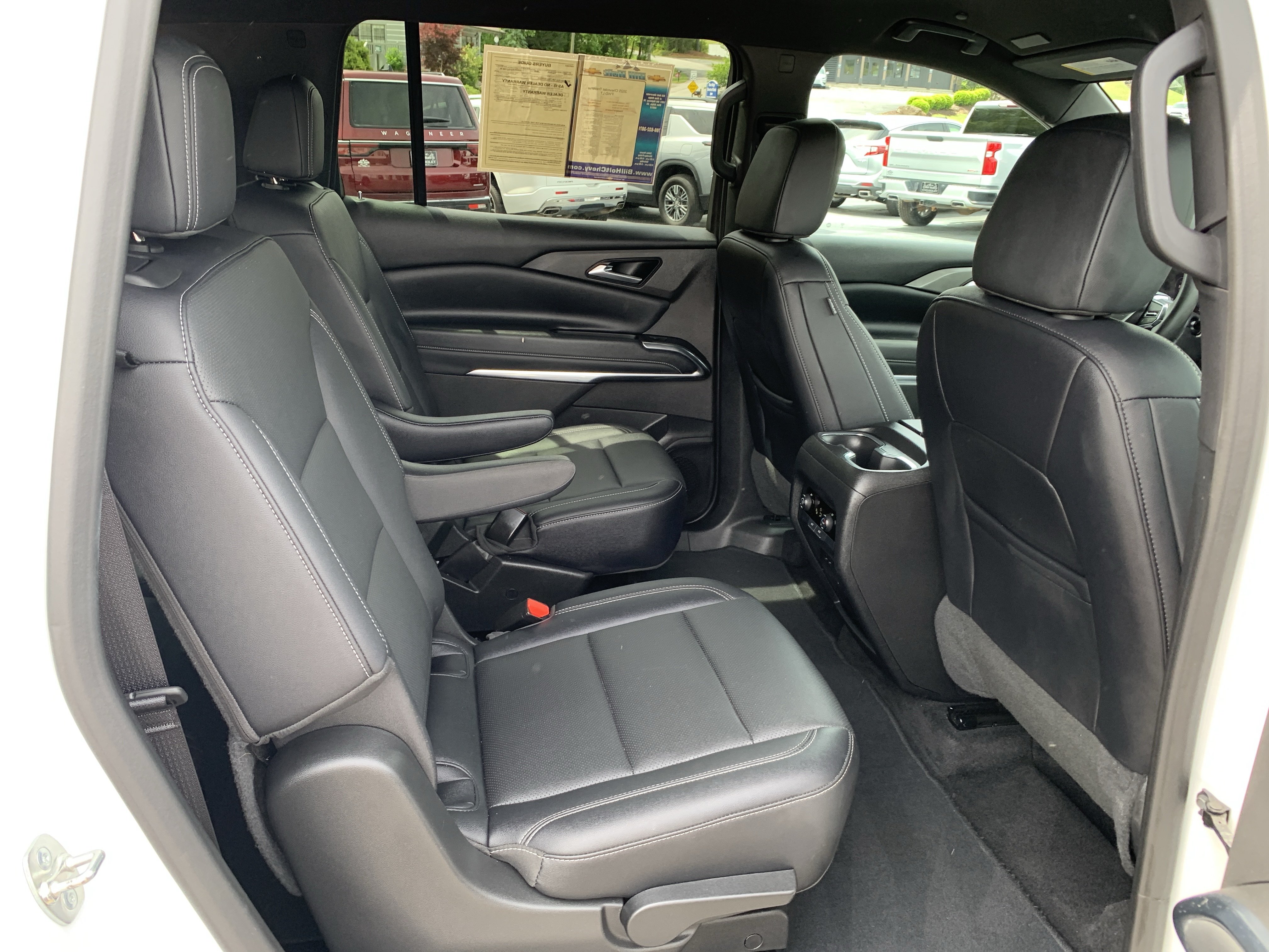 Used 2025 Chevrolet Traverse LT FWD image 41