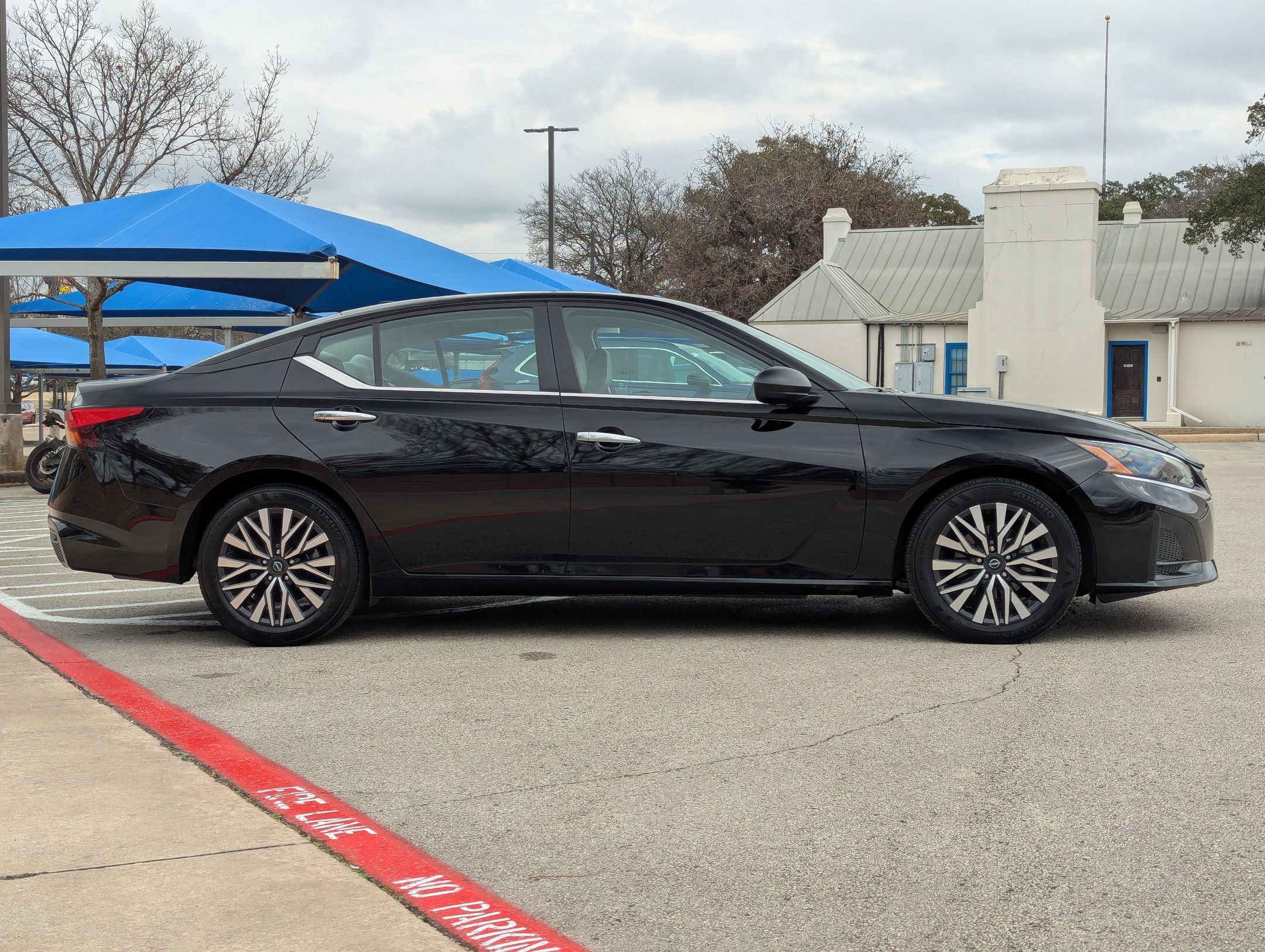 Used 2025 Nissan Altima 2.5 SV image 3