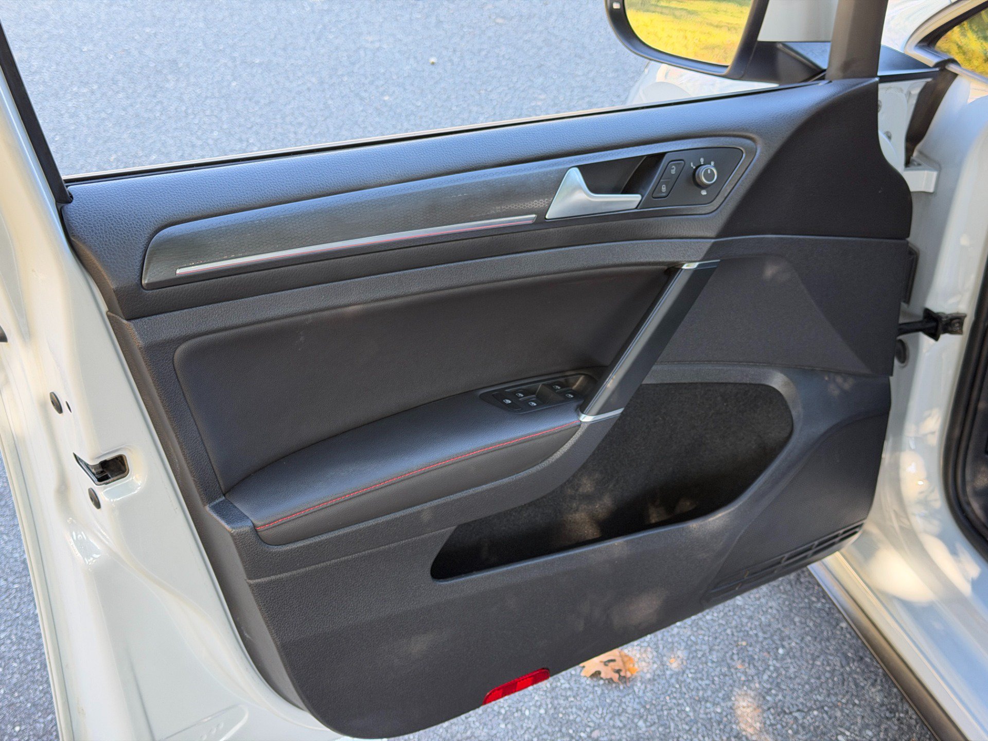 Used 2020 Volkswagen Golf 4-Door FWD image 26