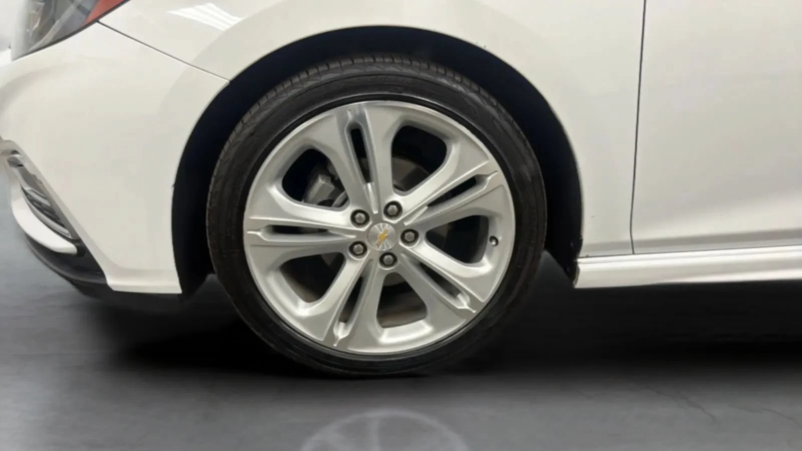 Used 2017 Chevrolet Cruze Premier w/ RS Package FWD image 28