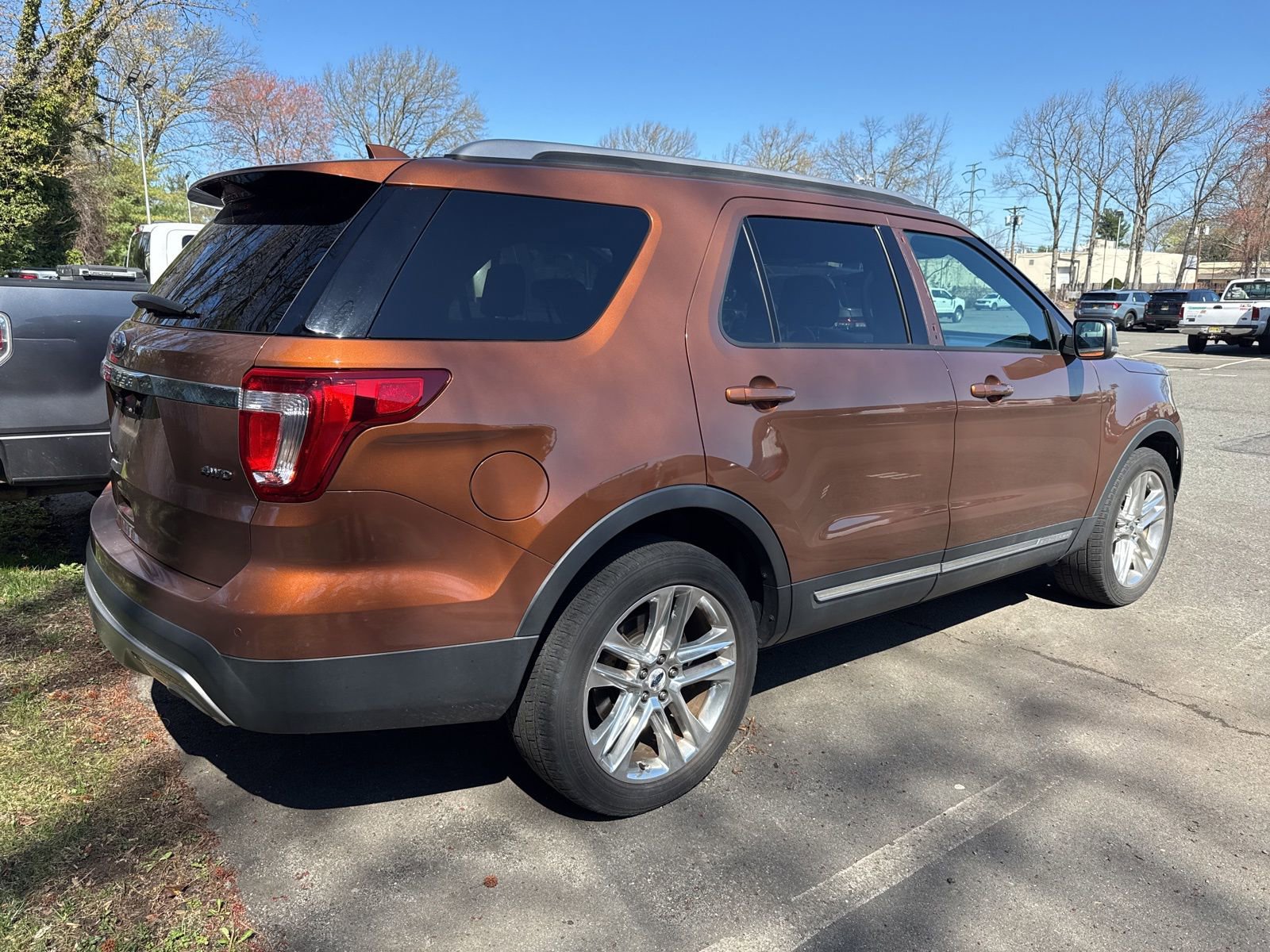 Used 2017 Ford Explorer XLT w/ Equipment Group 202A image 13