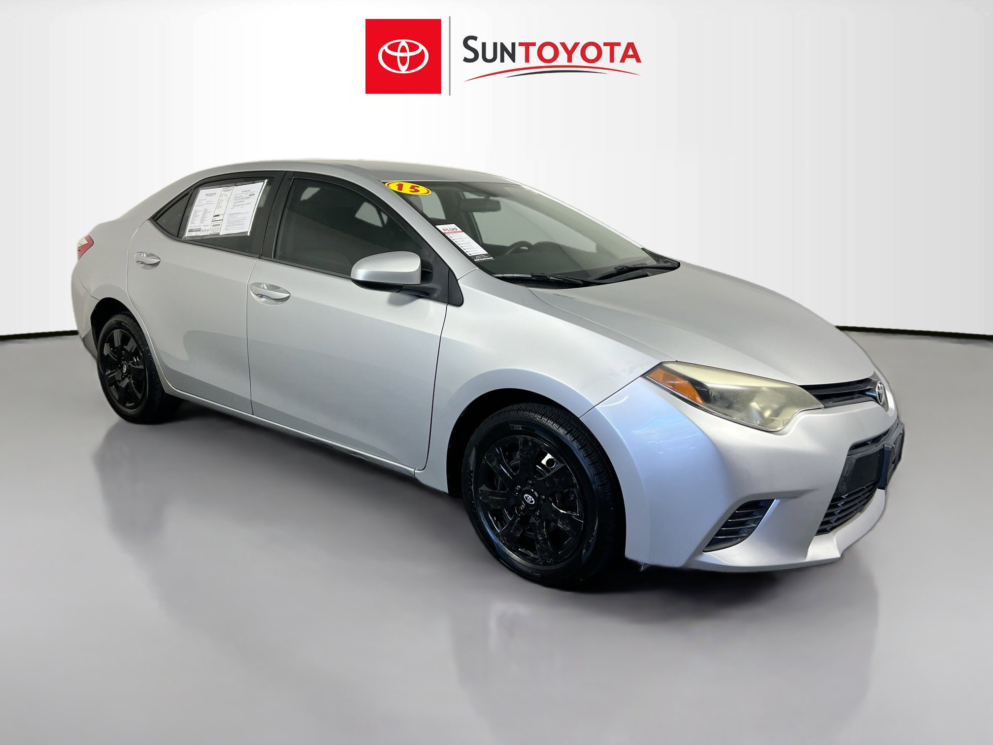 Used 2015 Toyota Corolla LE FWD image 1