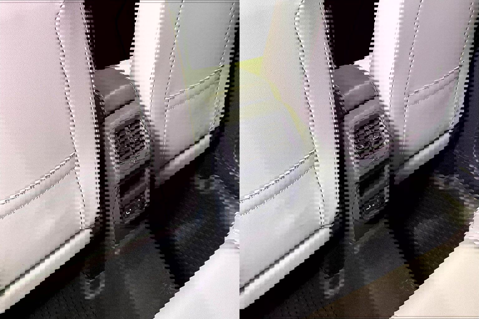 Used 2021 Volkswagen Tiguan SE R-Line image 10