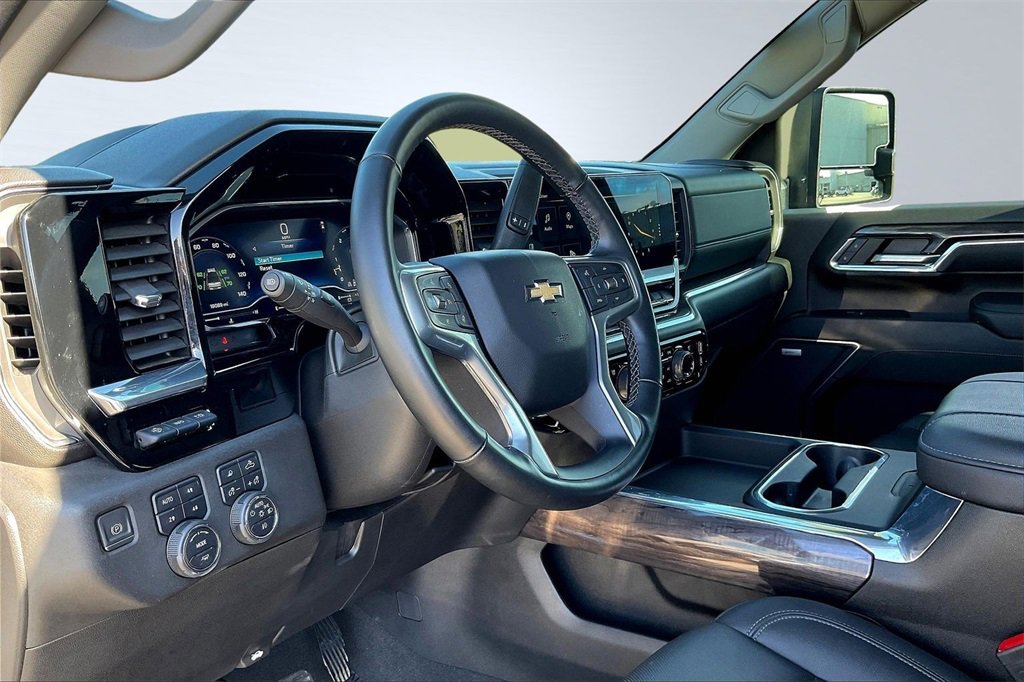 Used 2024 Chevrolet Silverado 2500 LTZ w/ LTZ Convenience Package image 14