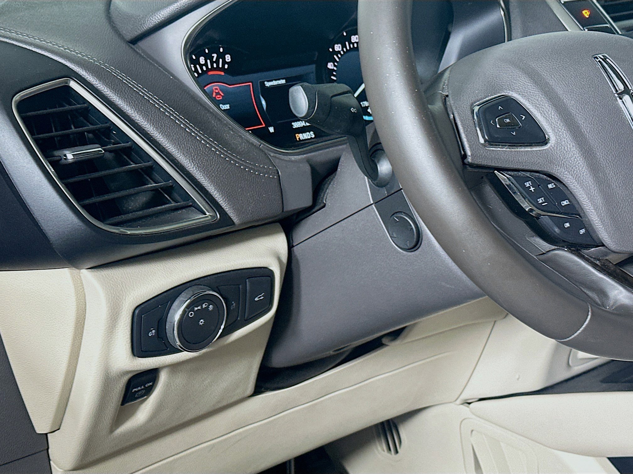 Used 2018 Lincoln MKX Reserve FWD image 17