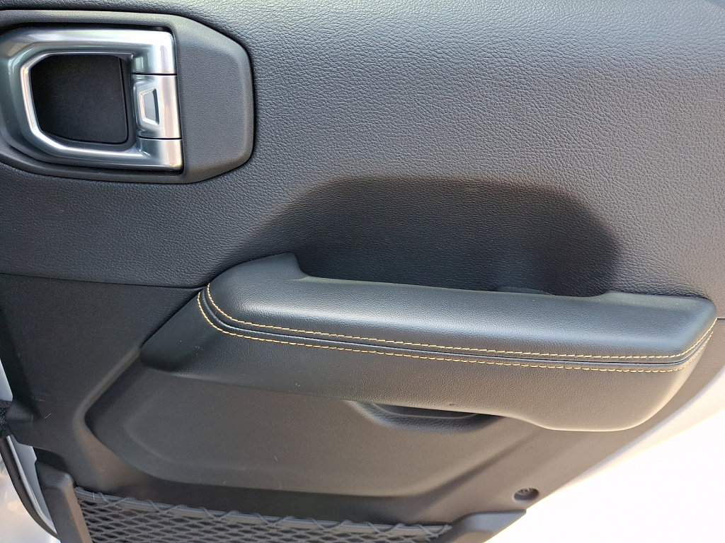Used 2024 Jeep Wrangler Unlimited Sahara AWD/4WD image 14