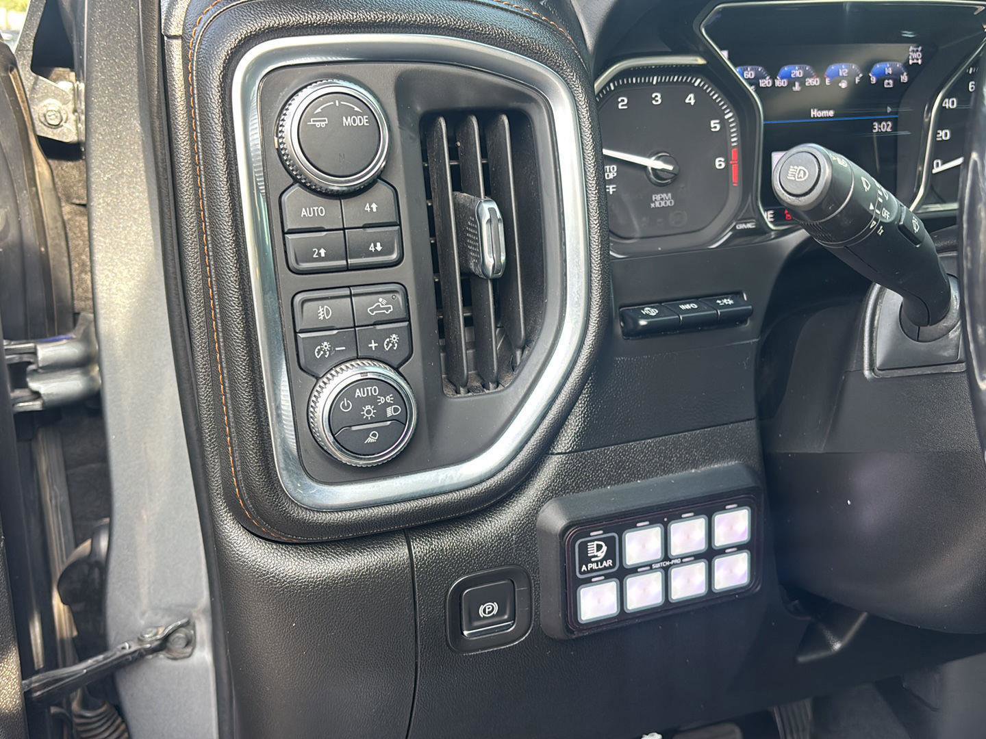 Used 2021 GMC Sierra 1500 AT4 w/ Technology Package image 12