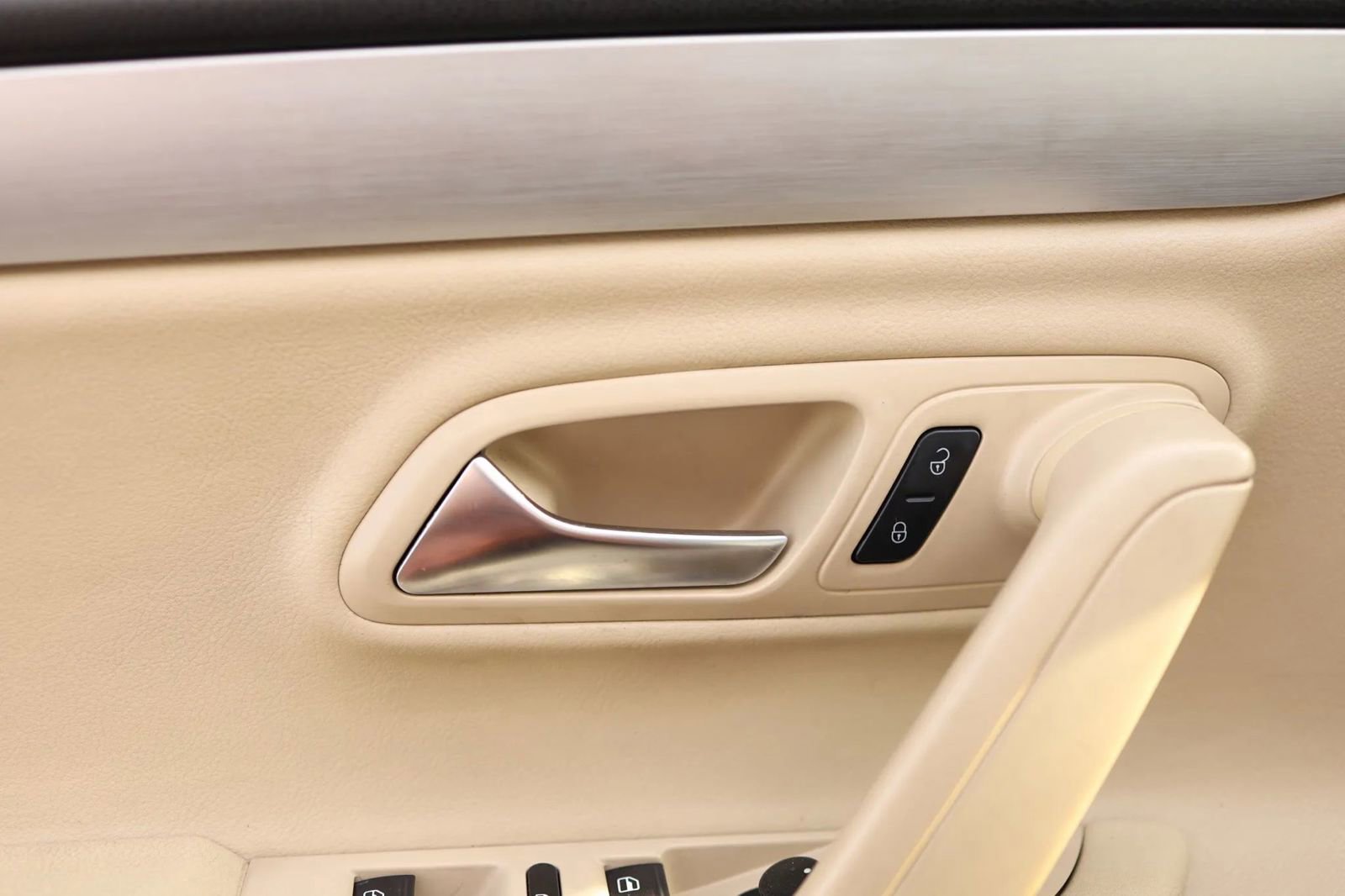 Used 2013 Volkswagen CC R-Line image 15