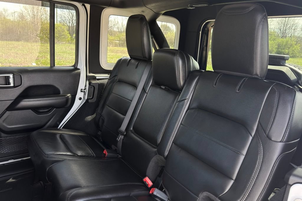 Used 2021 Jeep Wrangler Unlimited Sahara AWD/4WD image 16