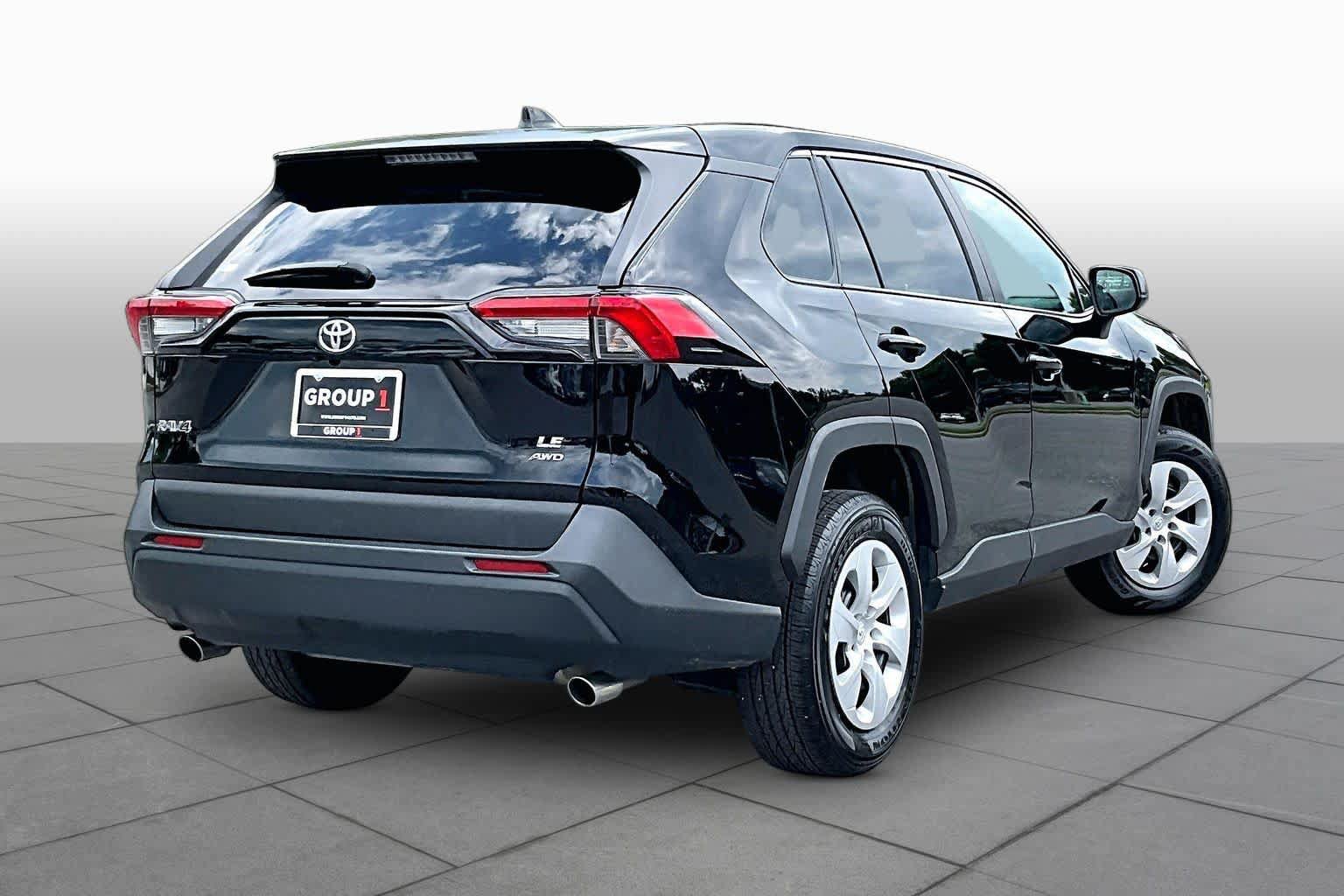 Used 2025 Toyota RAV4 LE AWD/4WD image 13