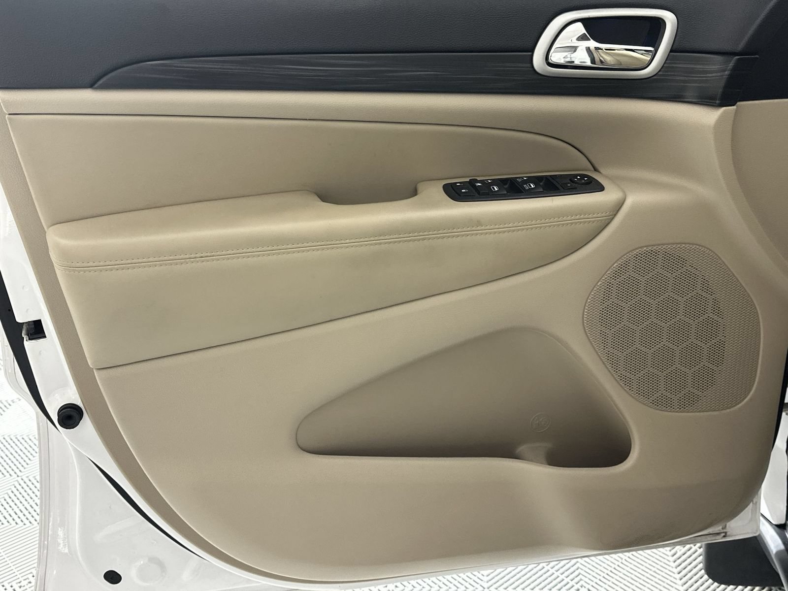 Used 2021 Jeep Grand Cherokee Laredo RWD image 29
