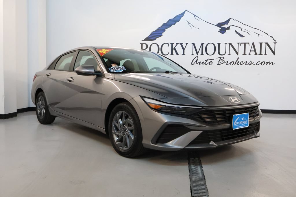 Used 2024 Hyundai Elantra SEL FWD image 1