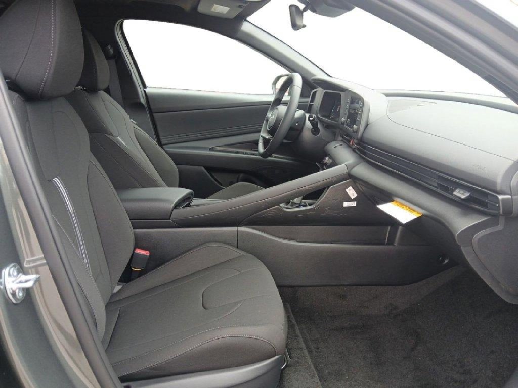 New 2026 Hyundai Elantra SEL Sport FWD image 15
