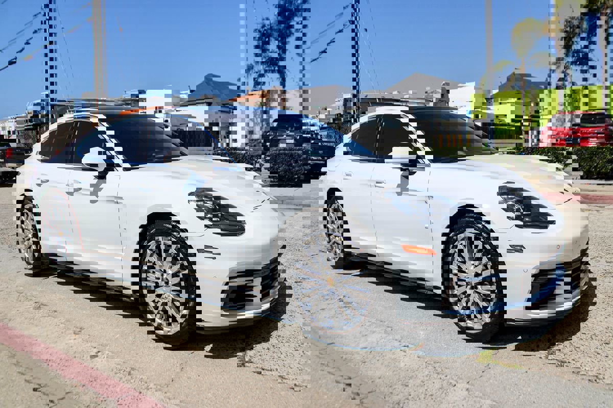 Used 2018 Porsche Panamera 4S image 8