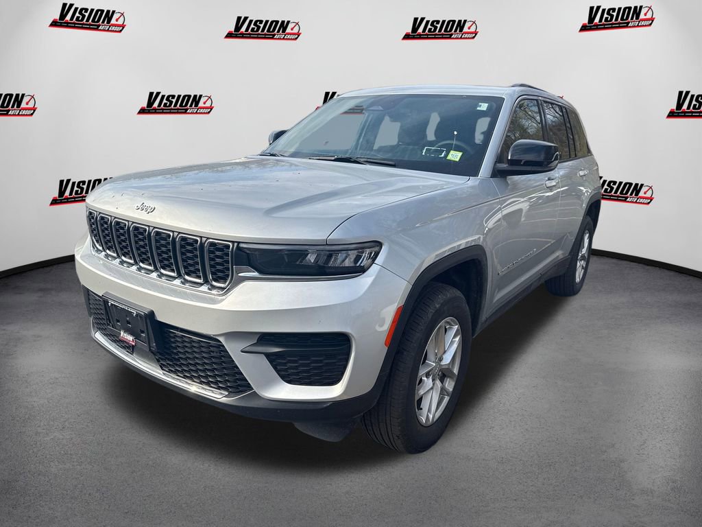 Used 2025 Jeep Grand Cherokee Laredo X w/ Luxury Tech Group I AWD/4WD image 1