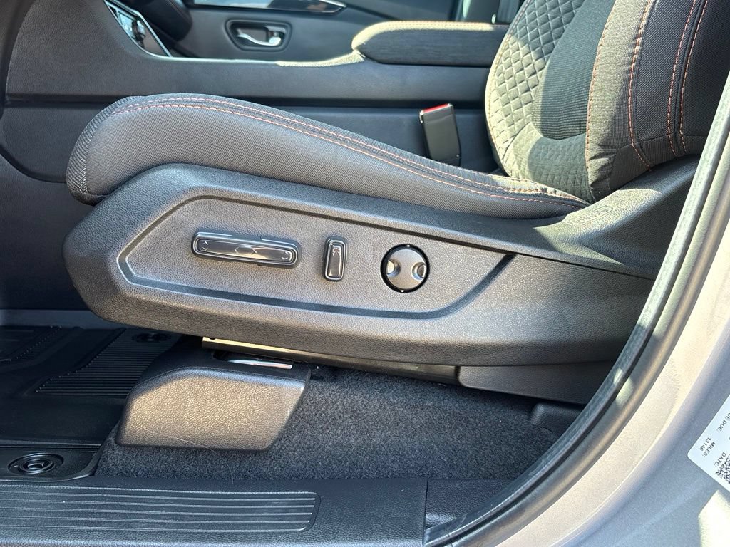 Used 2025 Honda Pilot Sport image 13