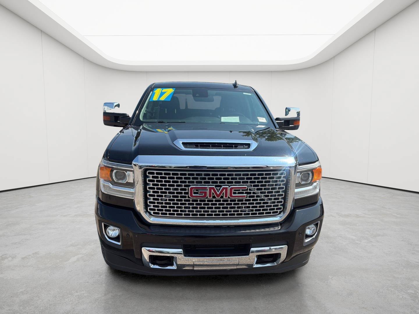 Used 2017 GMC Sierra 2500 Denali w/ Duramax Plus Package AWD/4WD image 2