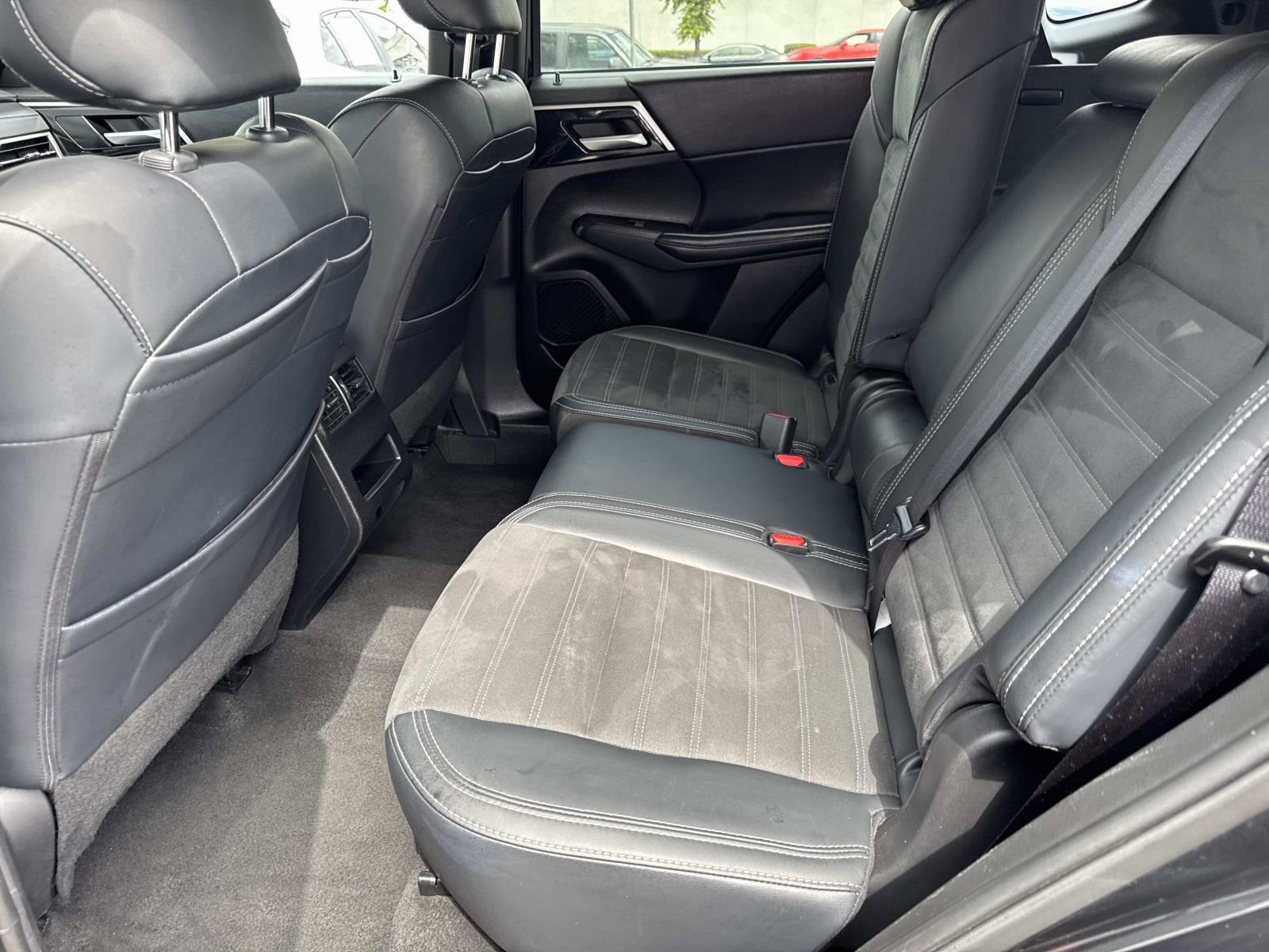 Used 2024 Mitsubishi Outlander FWD image 12