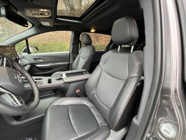 Used 2022 Toyota Sienna XSE image 3