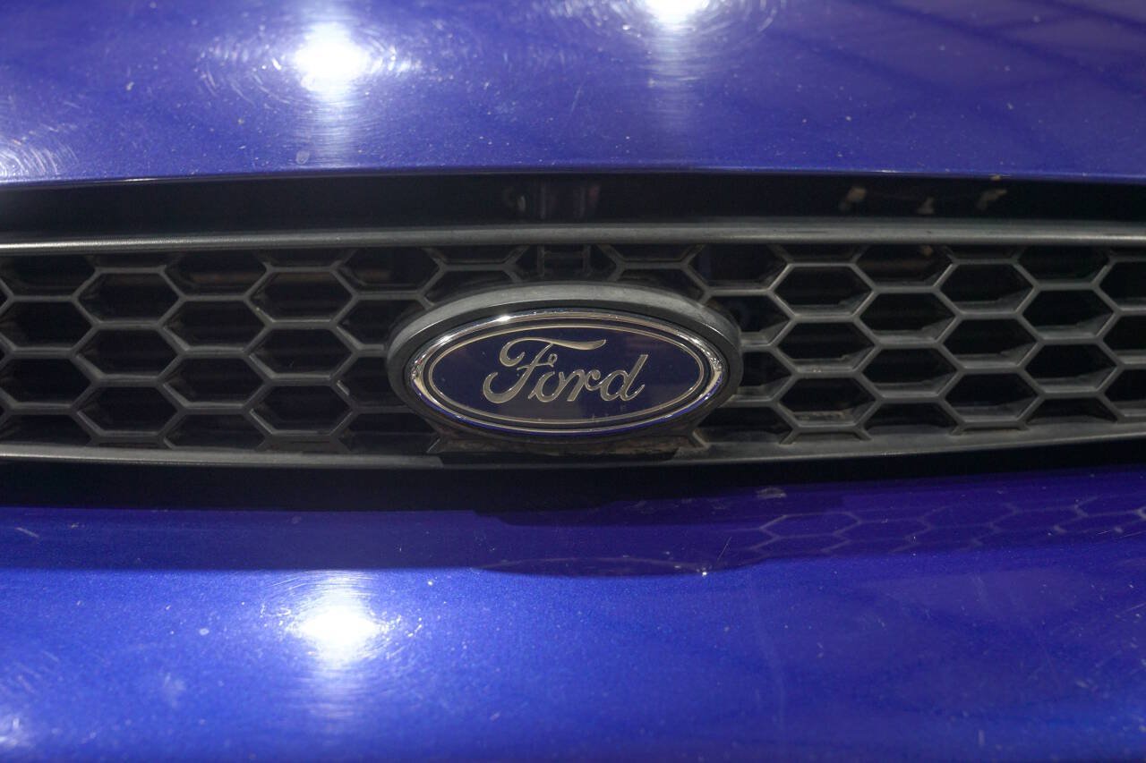 Used 2003 Ford Focus SVT FWD image 21