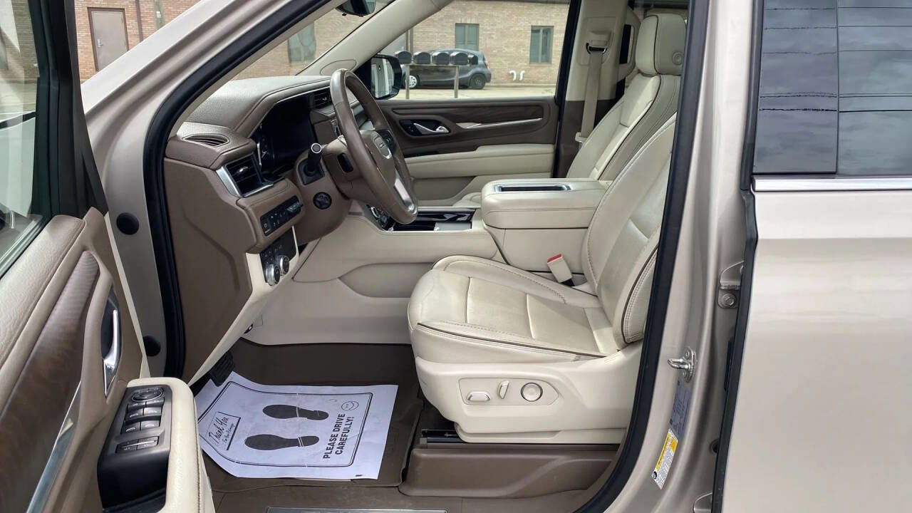 Used 2021 GMC Yukon XL Denali w/ Denali Premium Package image 14