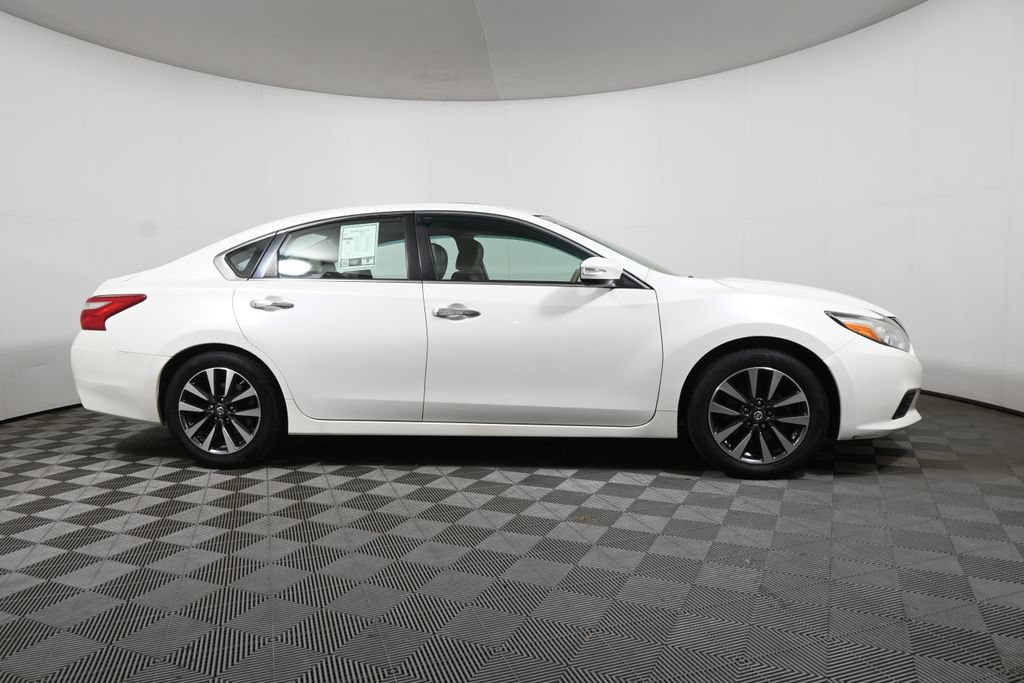 Used 2016 Nissan Altima 2.5 SL w/ Moonroof Package FWD image 8