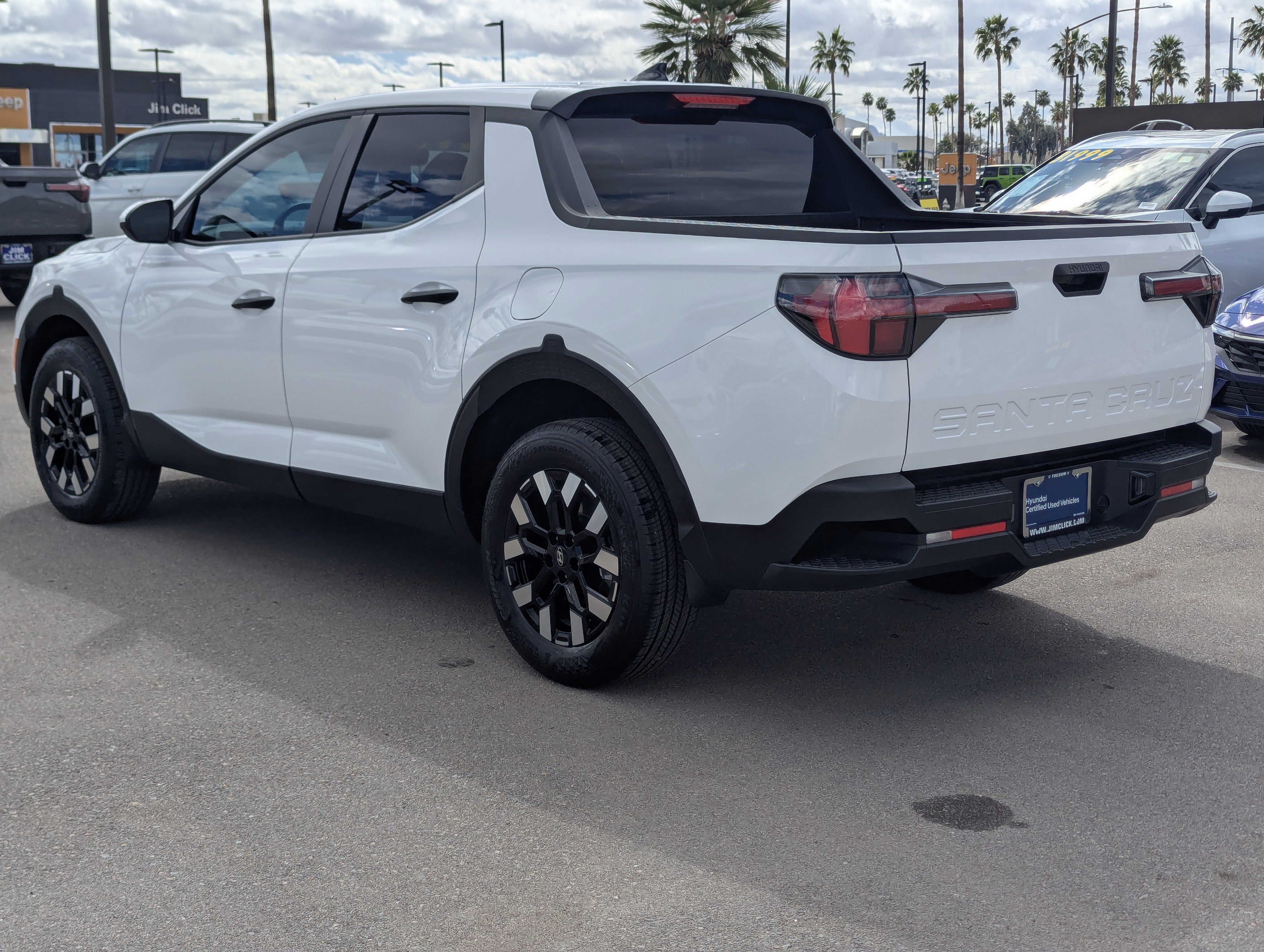 Certified 2025 Hyundai Santa Cruz SE image 4