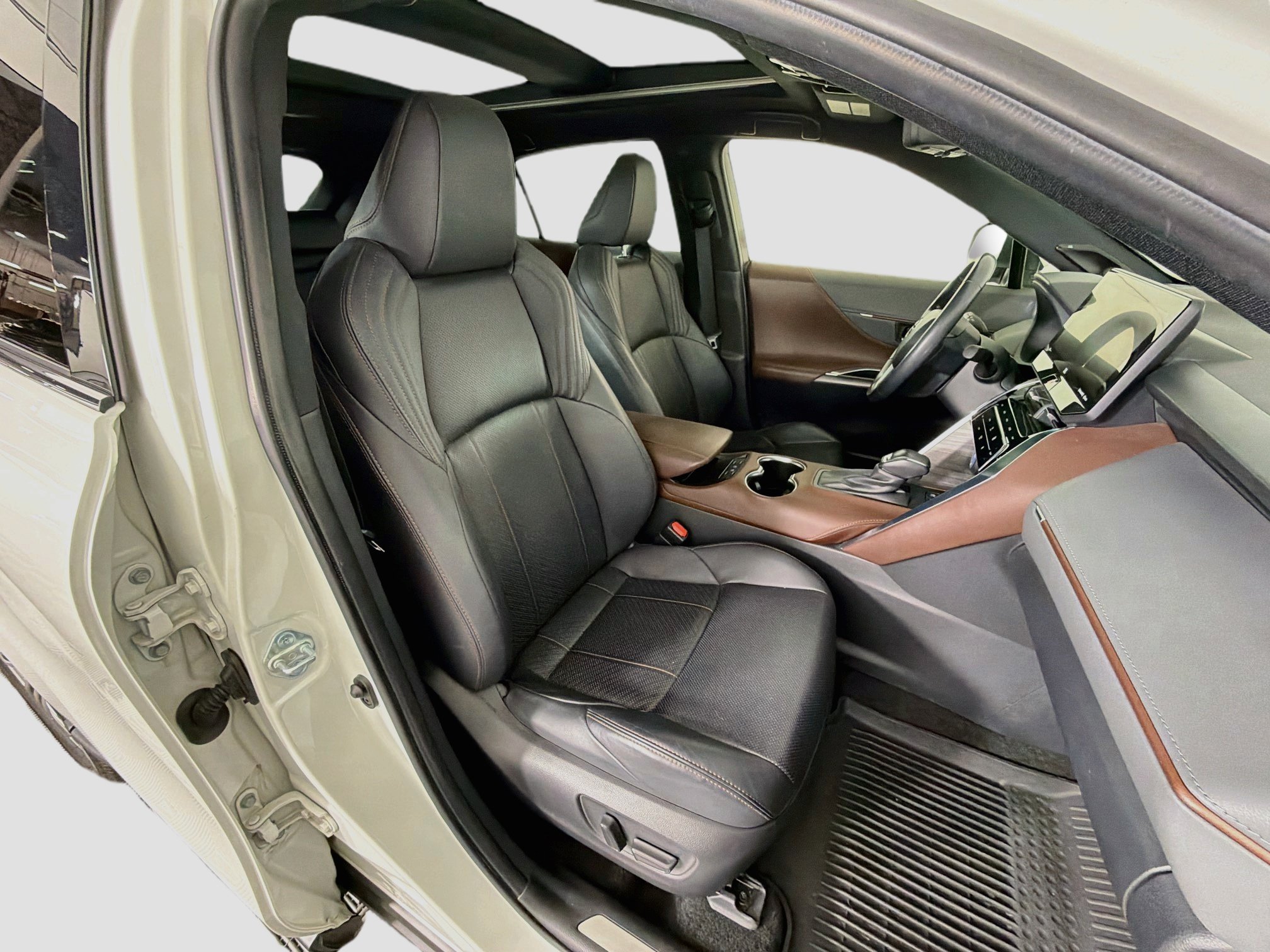 Used 2021 Toyota Venza Limited AWD/4WD image 34