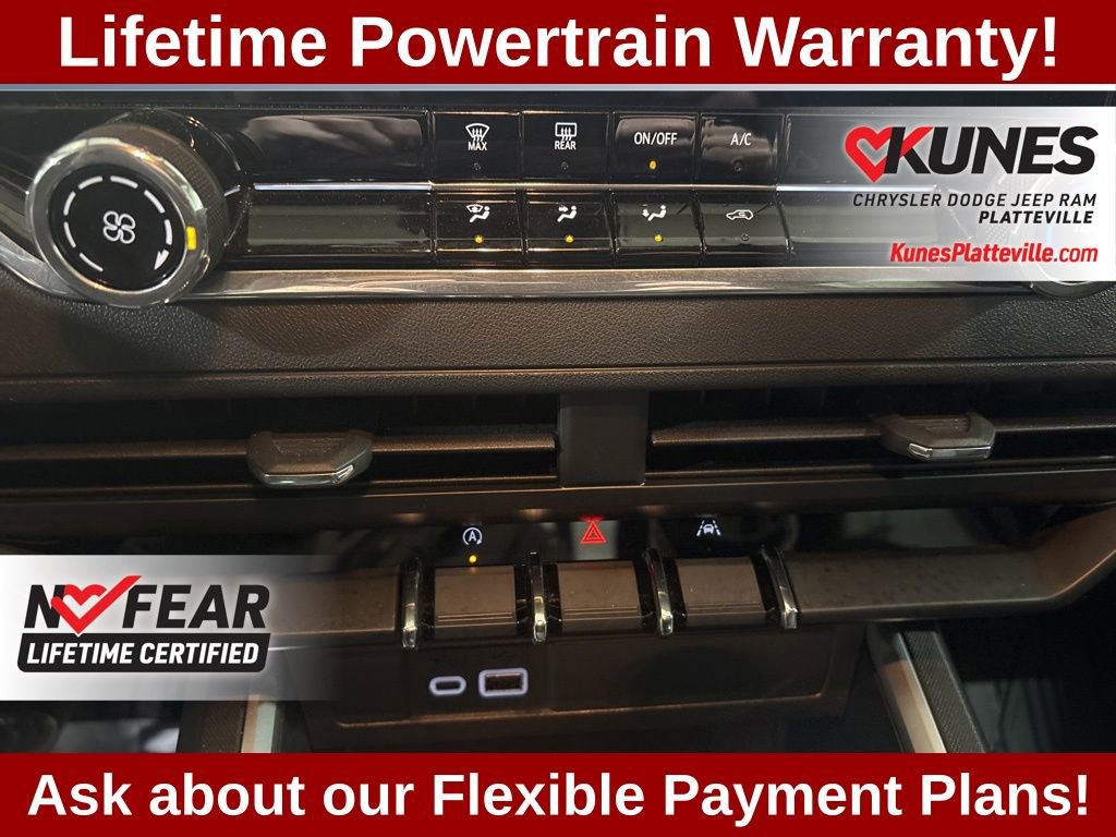 Used 2024 Chevrolet Colorado Trail Boss w/ Technology Package image 28