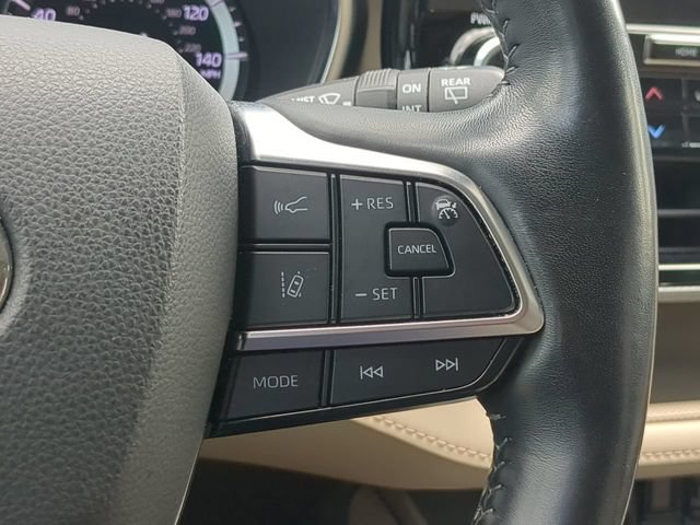 Used 2021 Toyota Highlander Platinum FWD image 32