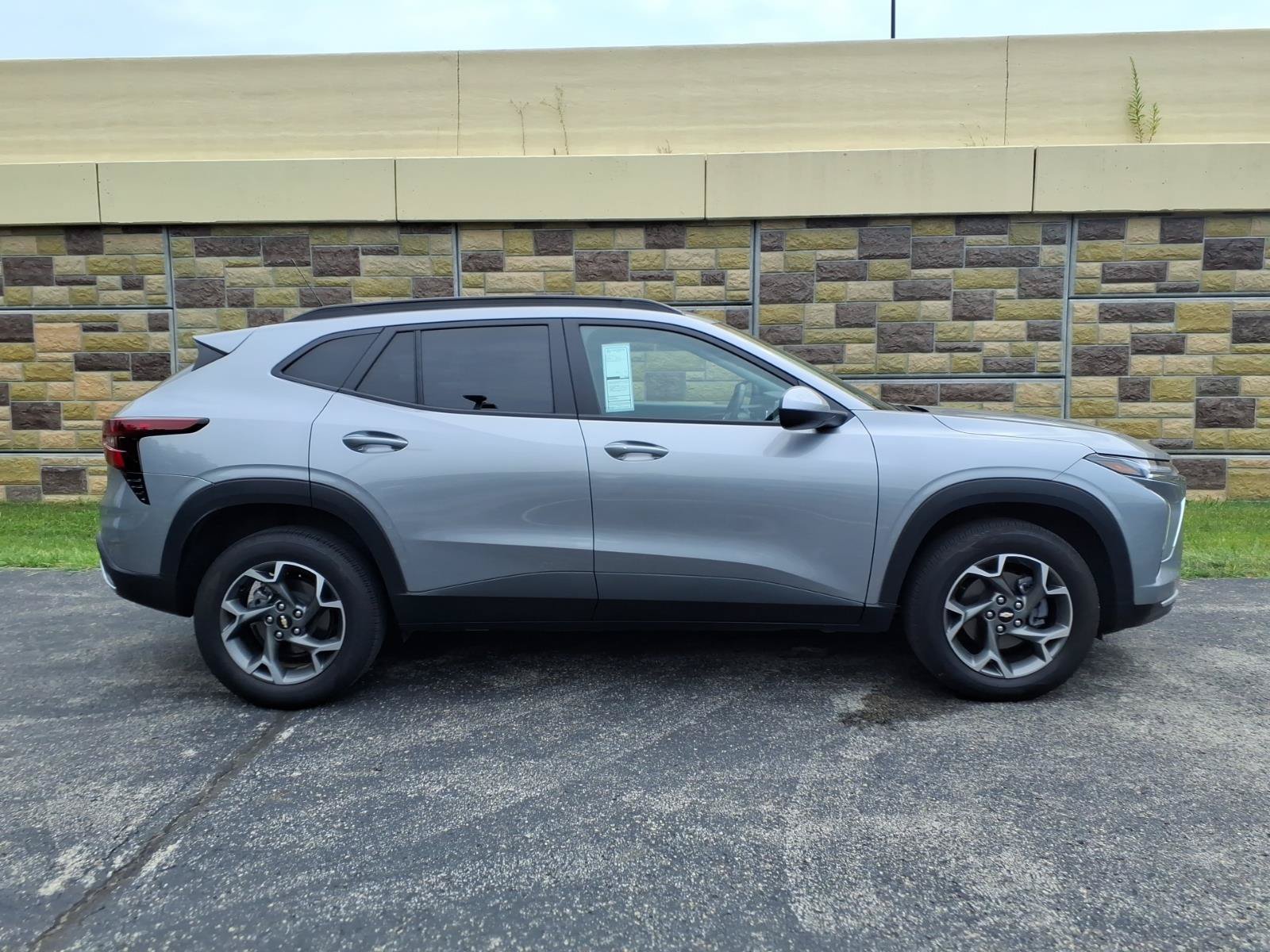 Used 2024 Chevrolet Trax LT w/ Driver Confidence Package FWD image 12