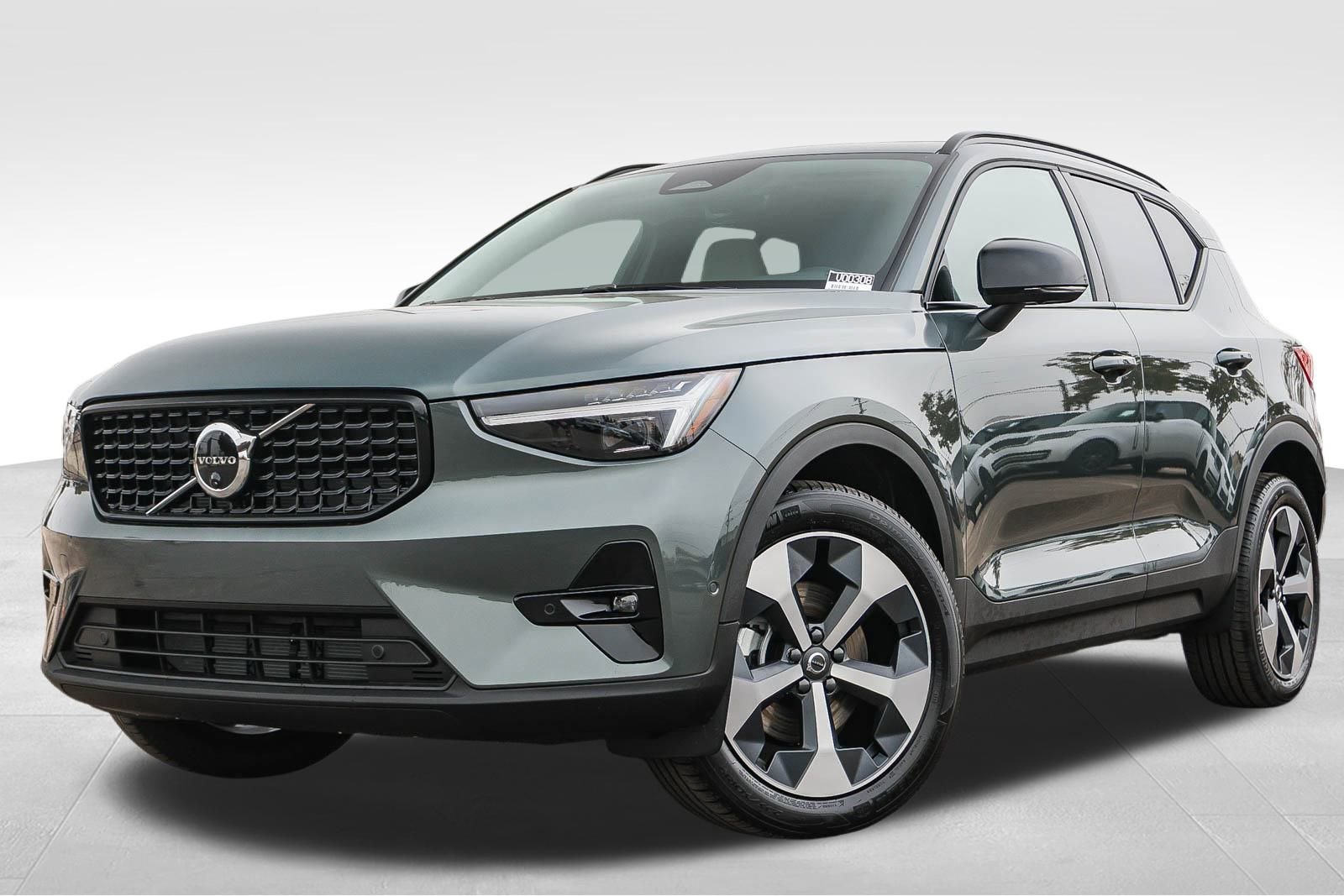 New 2026 Volvo XC40 B5 Plus w/ Protection Package Premier