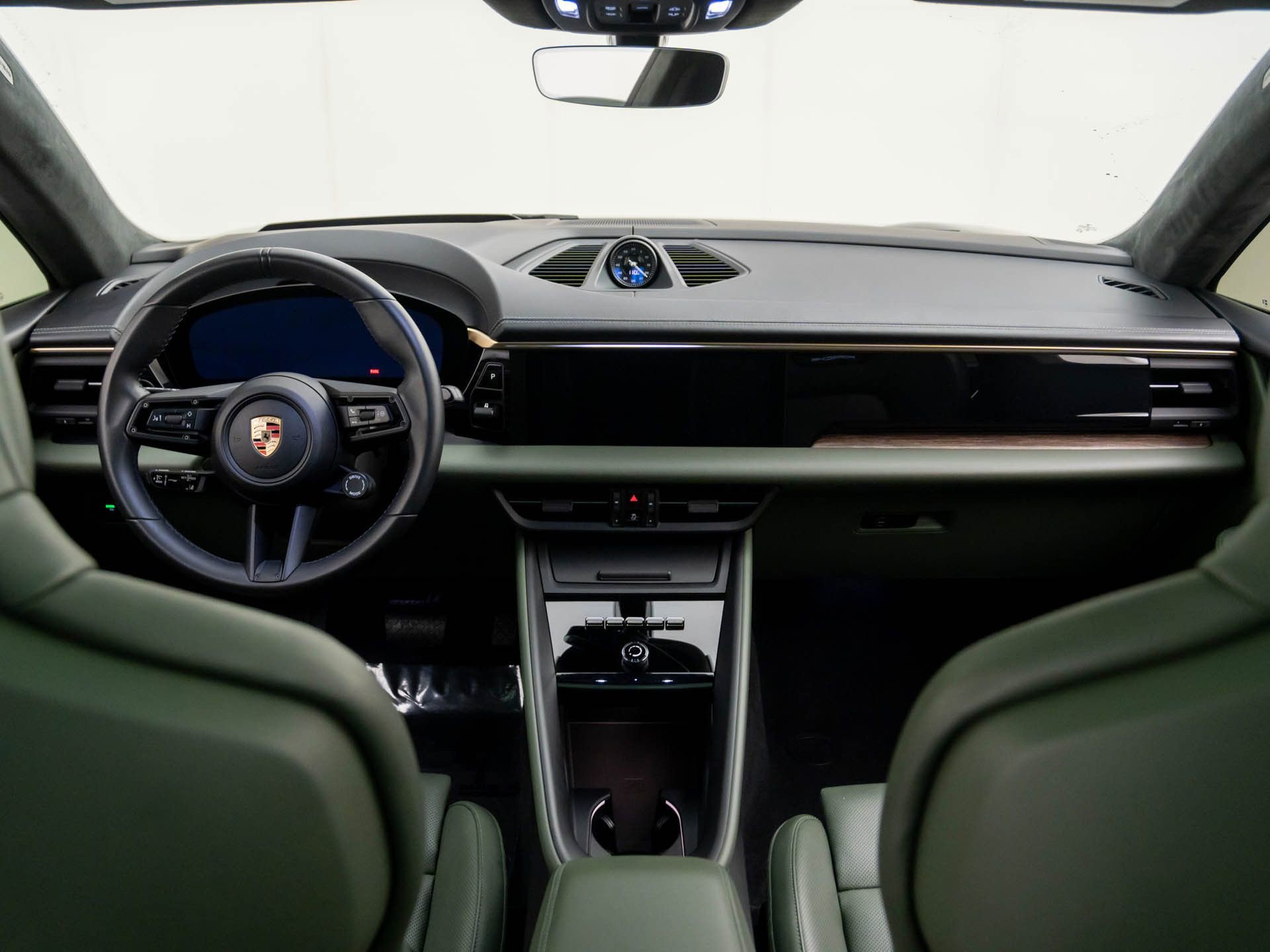 Certified 2024 Porsche Macan 4 Electric image 11