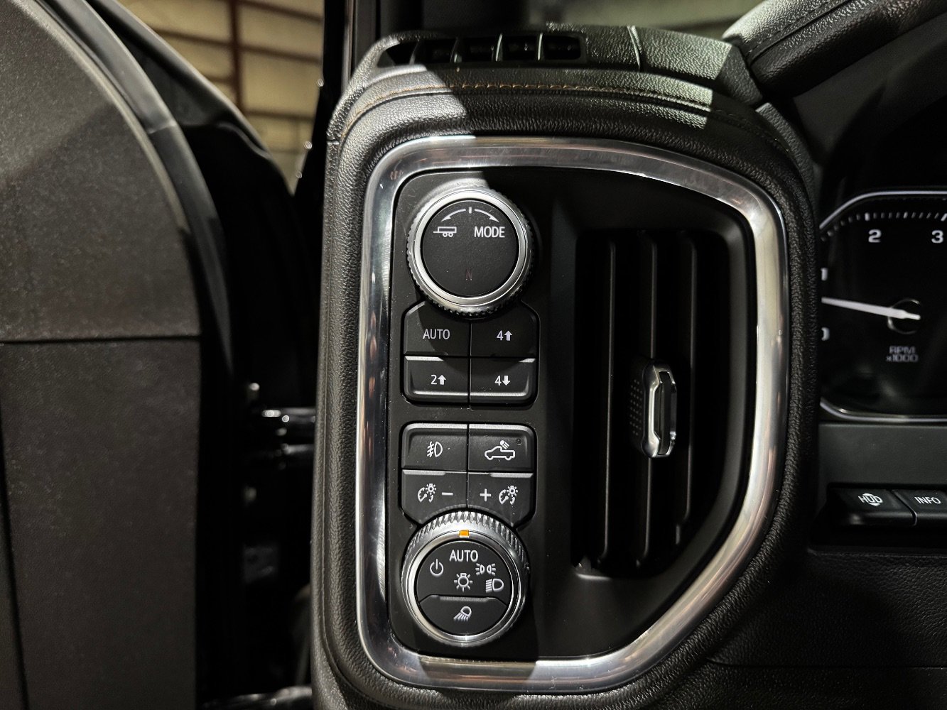 Used 2023 GMC Sierra 3500 AT4 w/ AT4 Premium Plus Package image 33