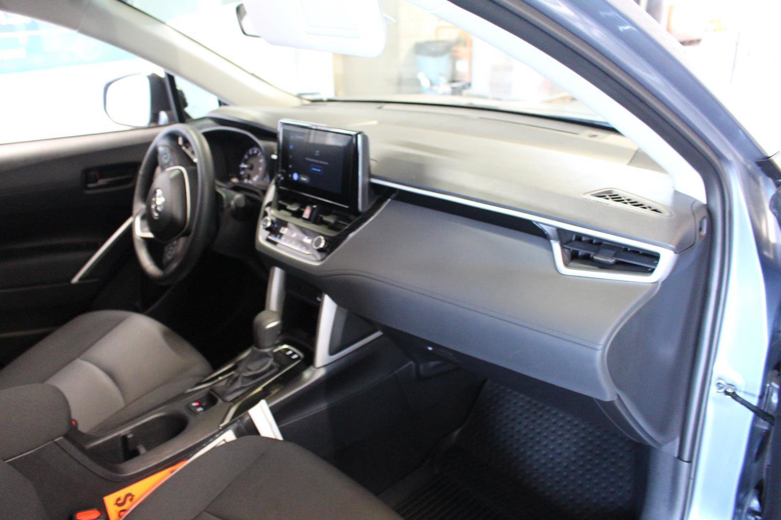 Used 2025 Toyota Corolla Cross LE image 15