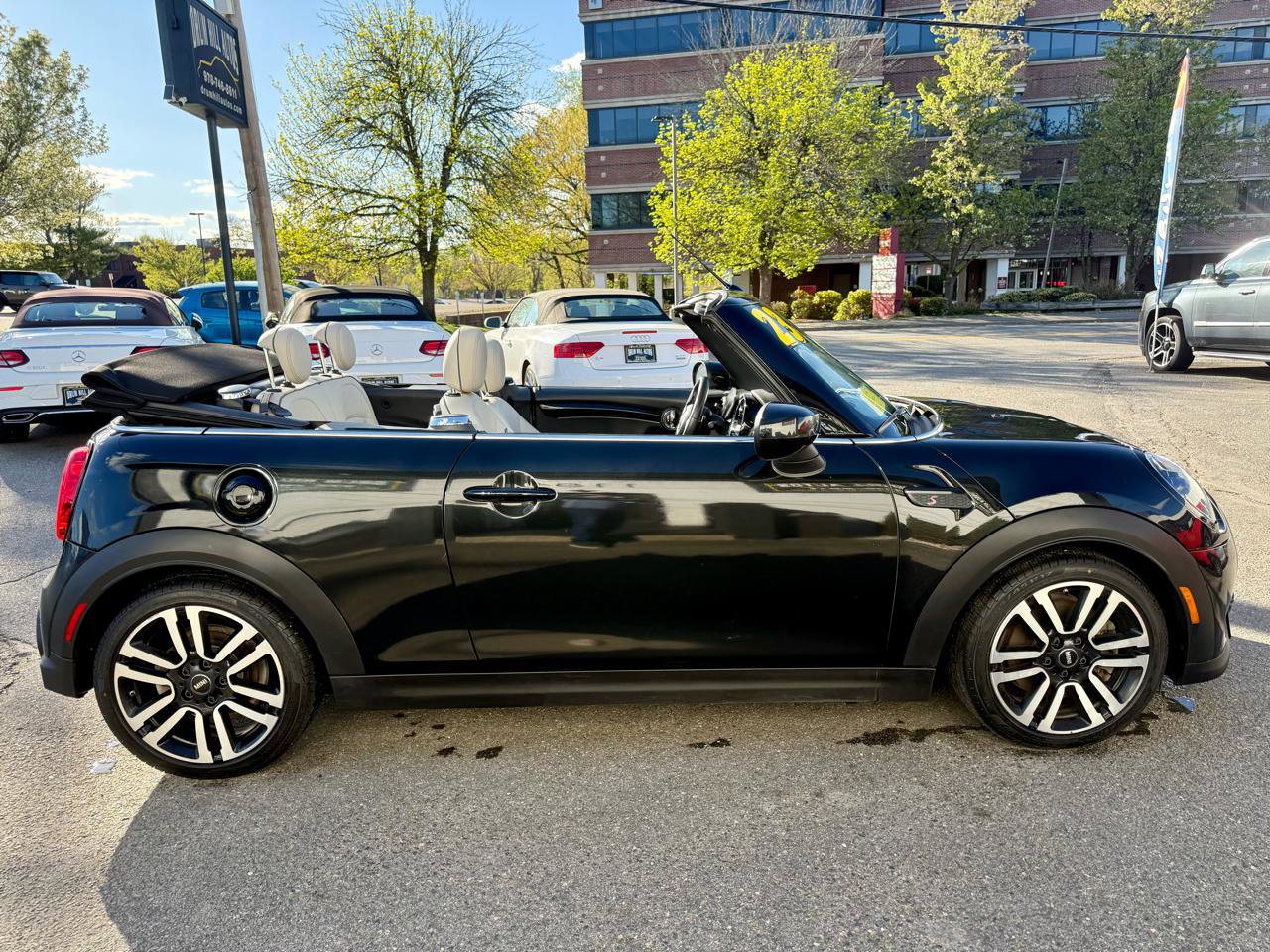 Used 2023 MINI Cooper S w/ Signature Upholstery Package FWD image 32