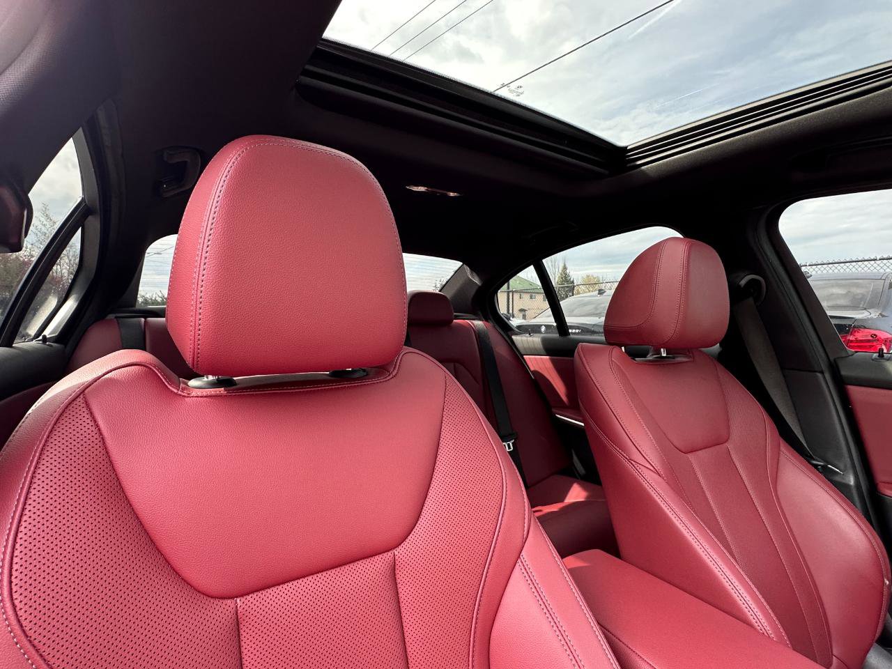 Used 2023 BMW 330i Sedan w/ M Sport Package image 19