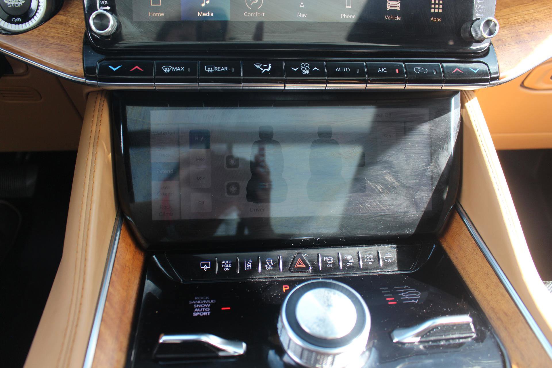 Used 2022 Jeep Grand Wagoneer Series III w/ Rear Seat Video Group 1 image 15
