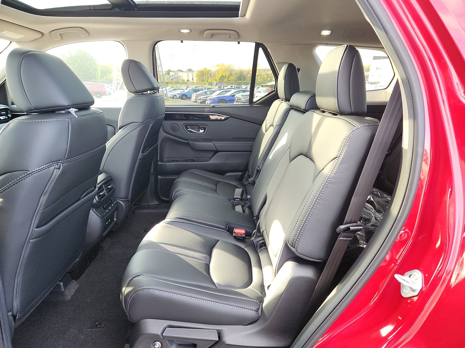 New 2025 Honda Pilot Touring image 6