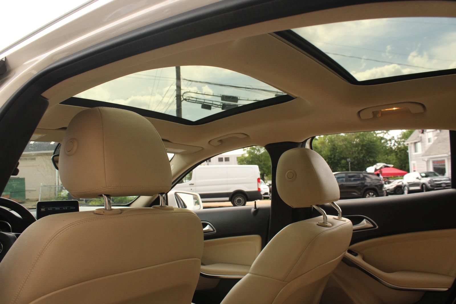 Used 2020 Mercedes-Benz GLA 250 4MATIC w/ Premium Package image 22