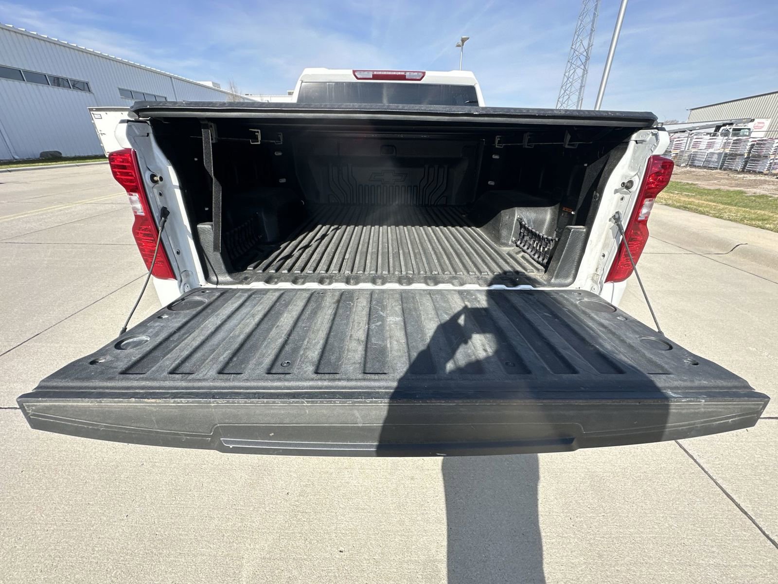Used 2023 Chevrolet Silverado 1500 LT AWD/4WD image 25
