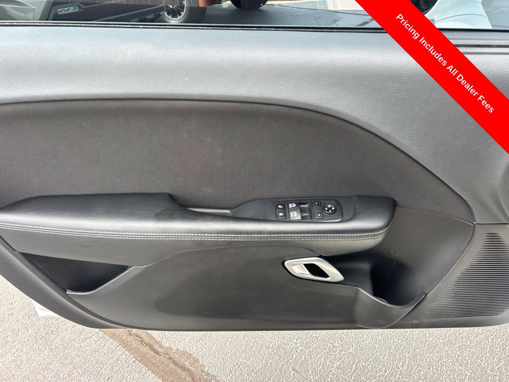 Used 2020 Dodge Challenger SXT RWD image 4