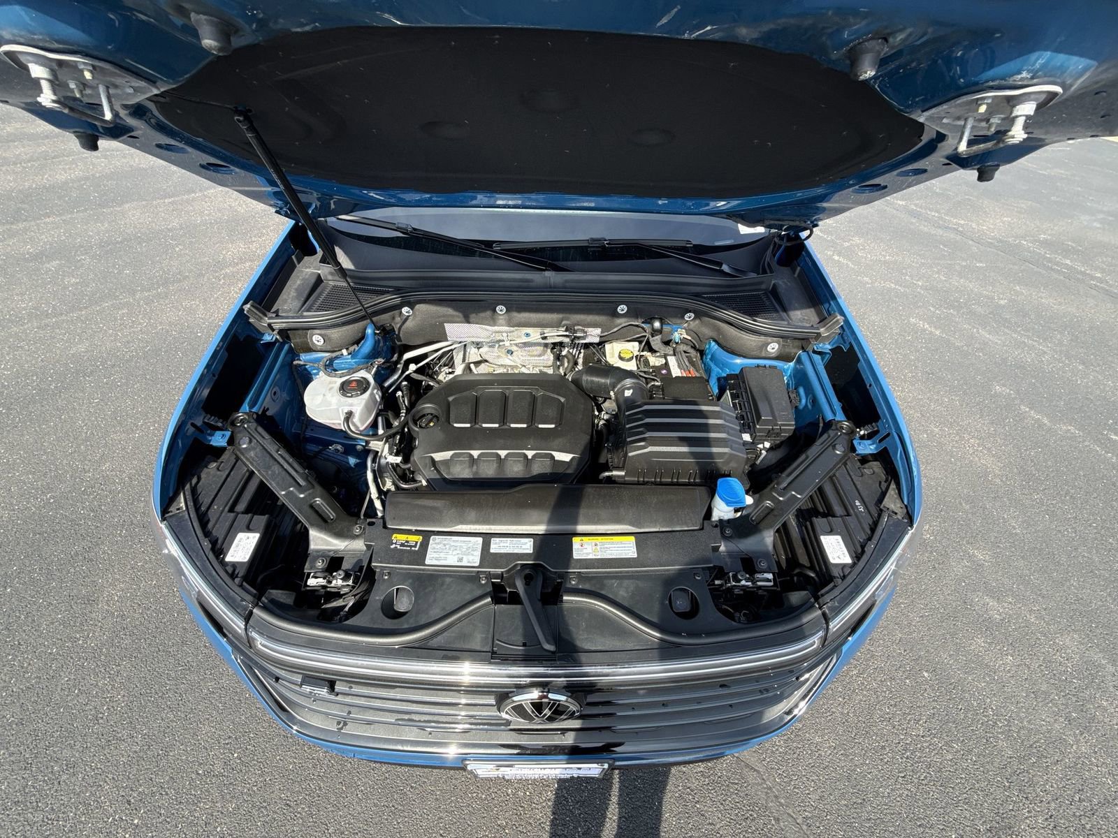 Used 2025 Volkswagen Atlas Cross Sport SEL R-Line image 29