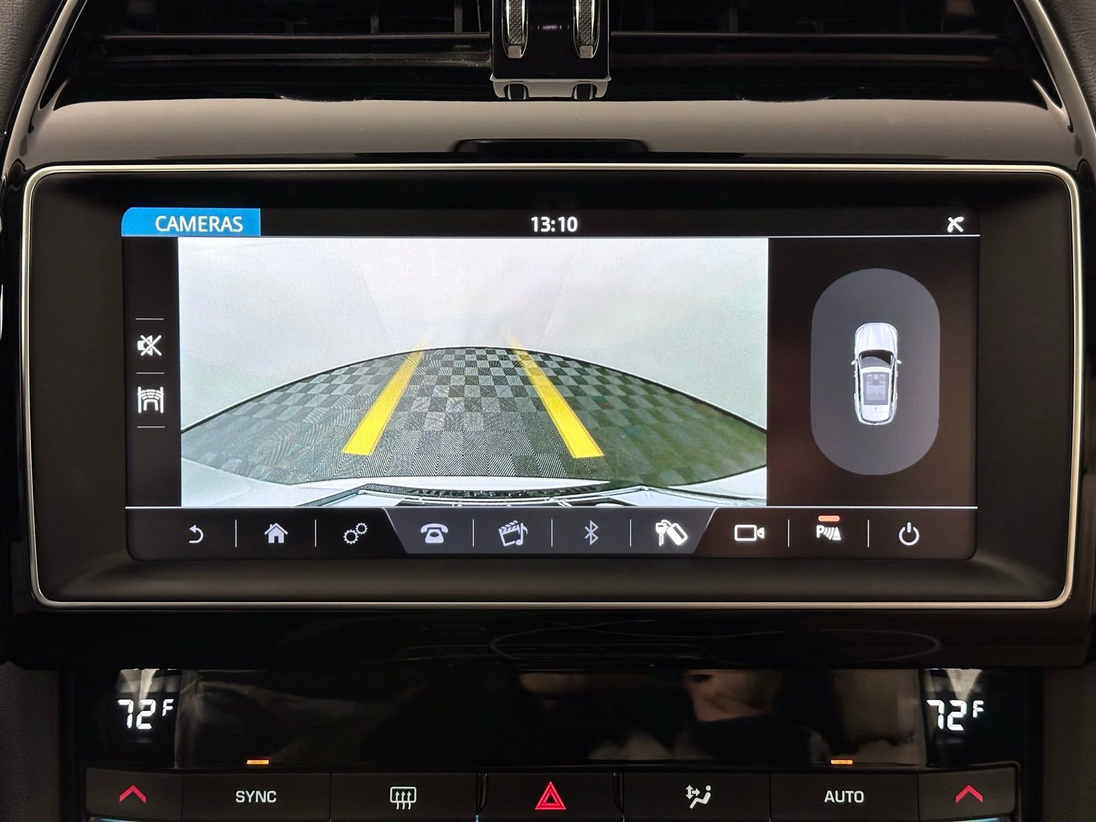 Used 2020 Jaguar F-PACE Premium image 37