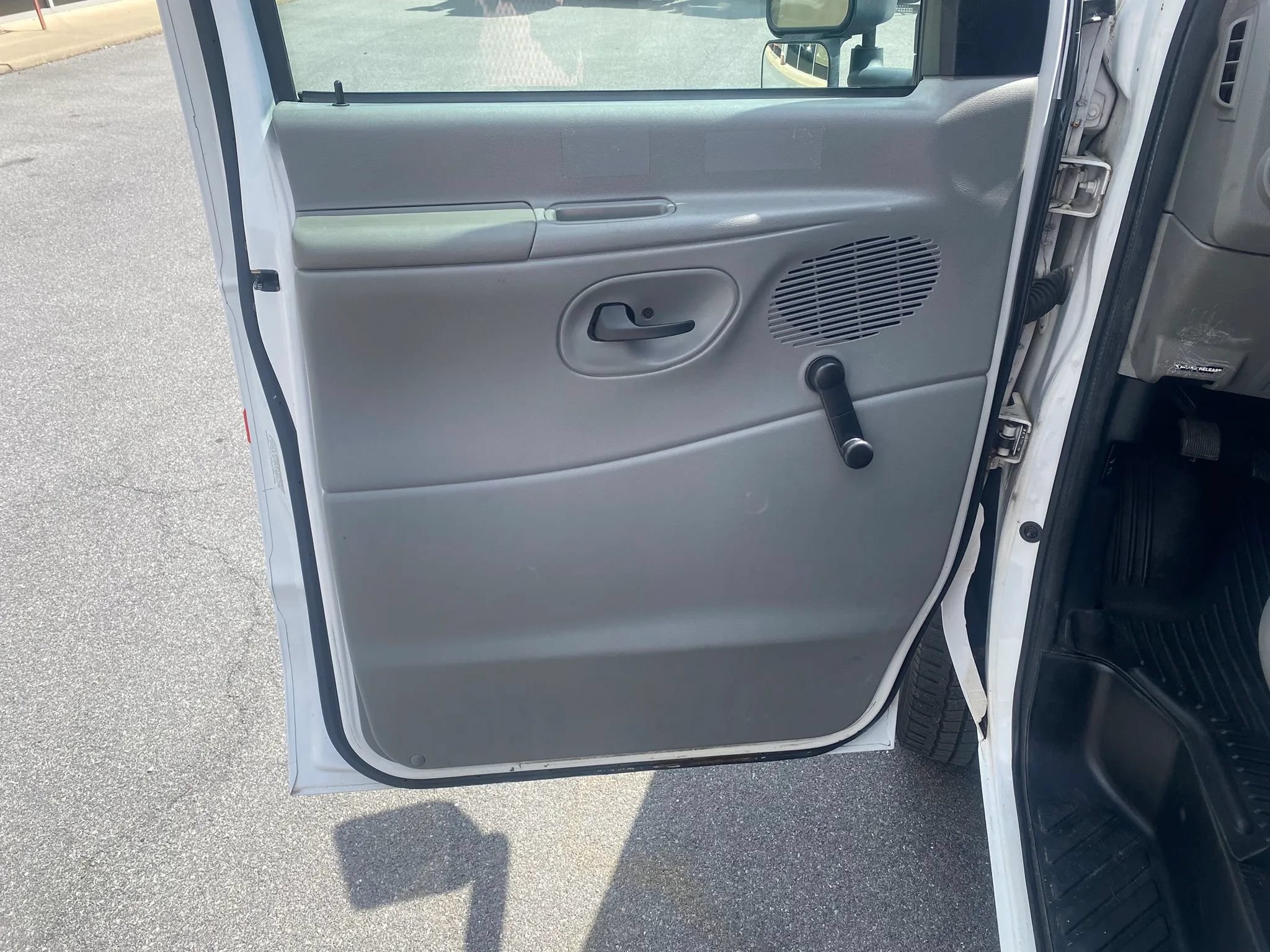 Used 2011 Ford E-450 and Econoline 450 Super Duty RWD image 6