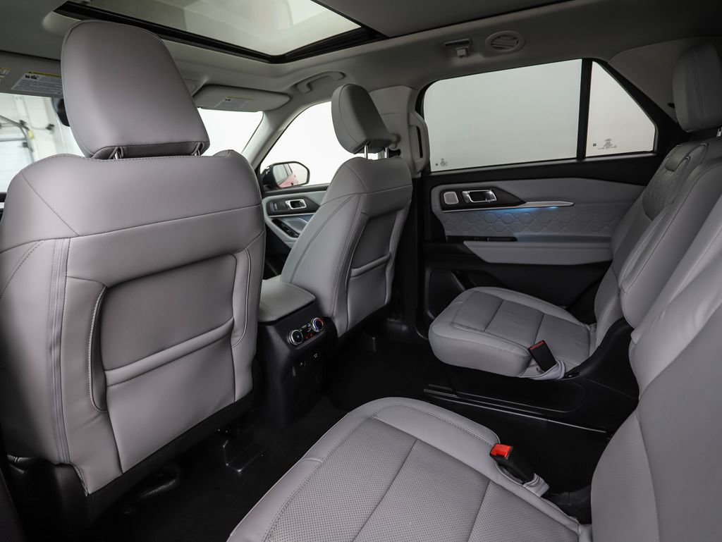 Used 2025 Ford Explorer Platinum w/ Ultimate Package AWD/4WD image 21