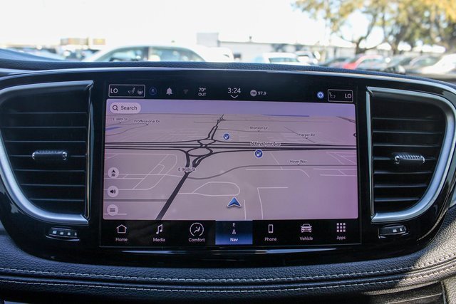 Used 2023 Chrysler Pacifica Limited w/ S Appearance Package image 26